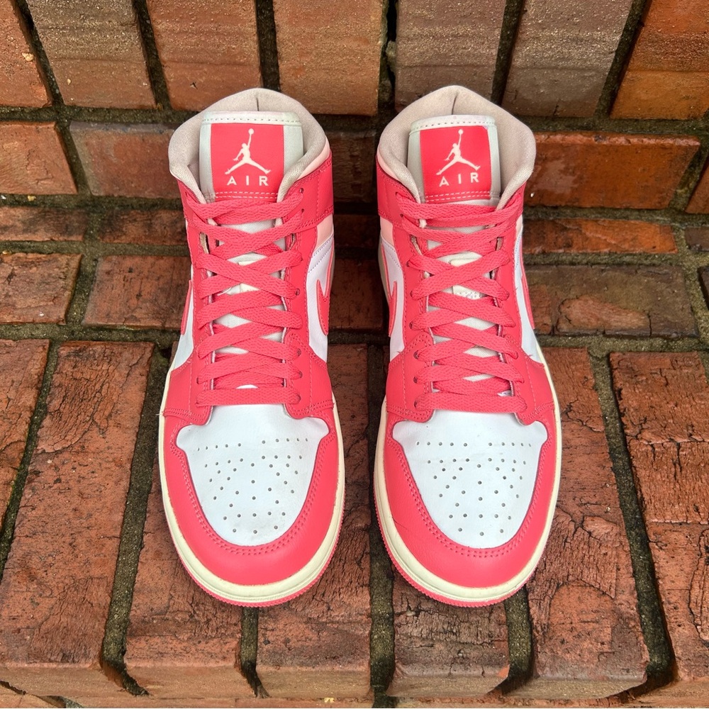 NIKE Air Jordan 1 Mid "Strawberries and Cream" sneakers. Women’s size 8 - Picture 4 of 15